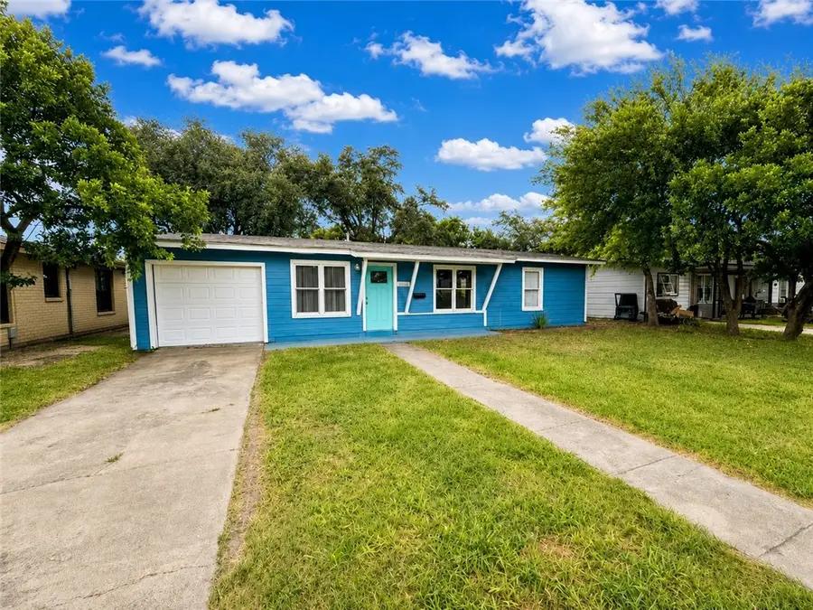 1316 E Johnston Avenue, Kingsville, TX 78363 - #2