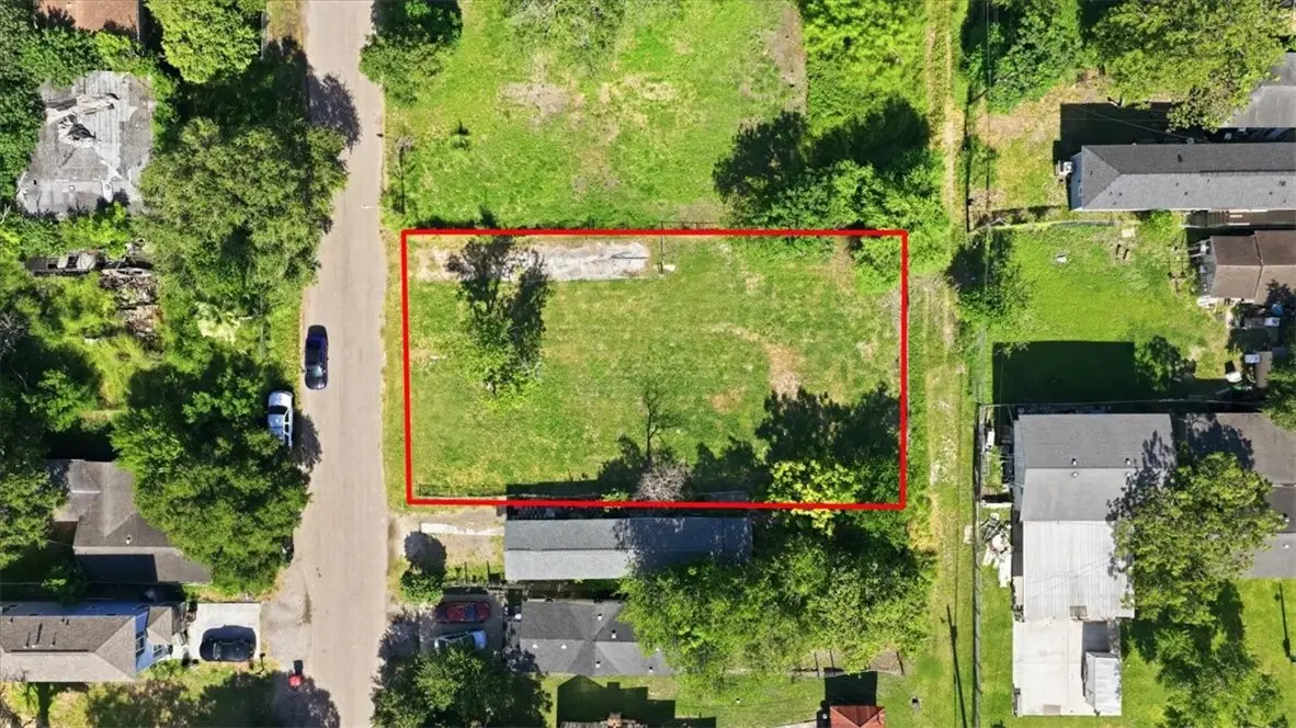430 West Avenue E, Robstown, TX 78380 - #1