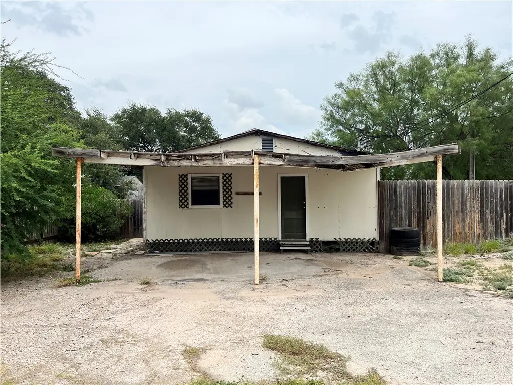 601 S Norton Street, Freer, TX 78357 - #1