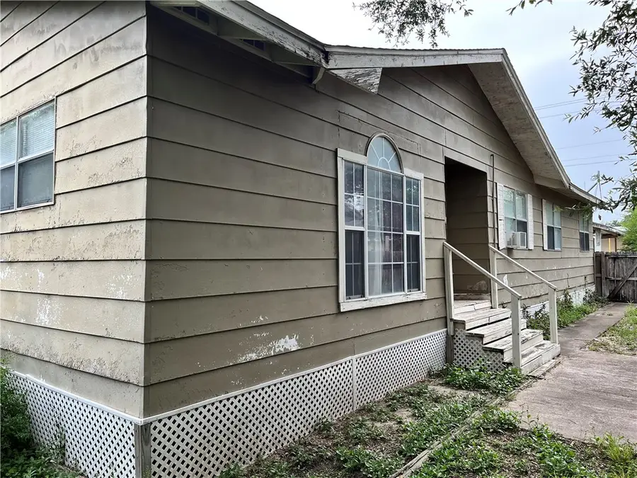 601 S Norton Street, Freer, TX 78357 - #3