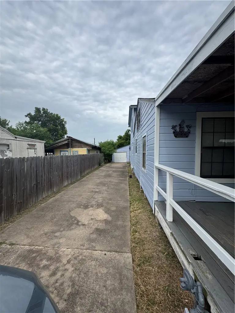 438 Hiawatha Street, Corpus Christi, TX 78405 - #3