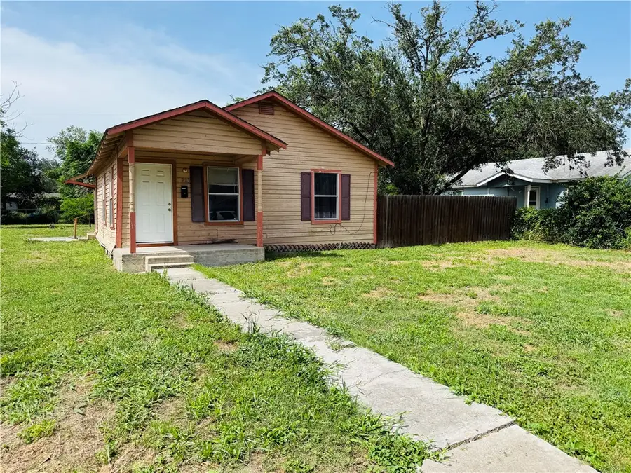 903 Jefferson Street, Alice, TX 78332 - #3