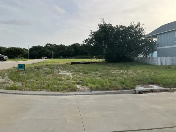 128 Breezeway Drive, Rockport, TX 78382