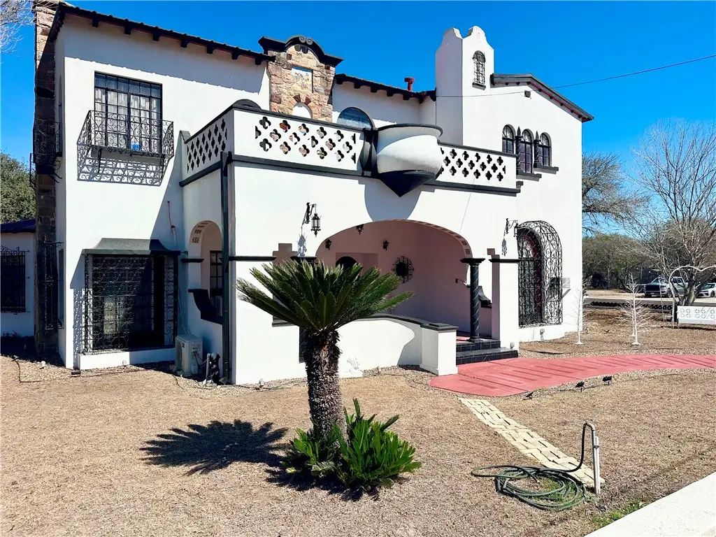 400 W St Charles Avenue, San Diego, TX 78384 - #1