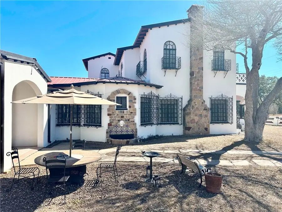 400 W St Charles Avenue, San Diego, TX 78384 - #2