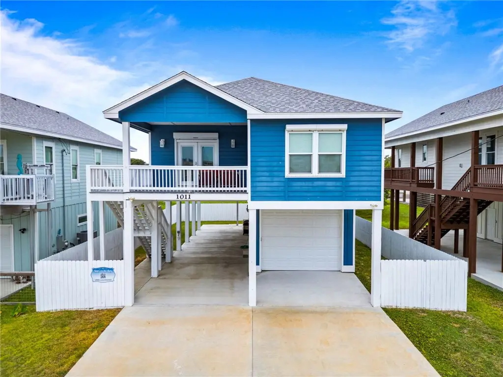 1011 S Live Oak Street, Rockport, TX 78382 - #1