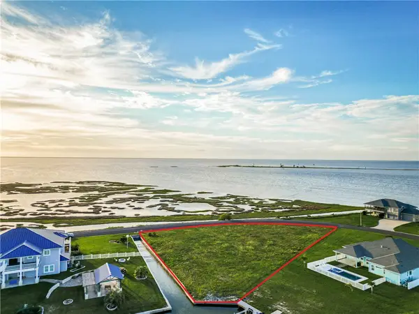 20 Northpointe Drive, Rockport, TX 78382