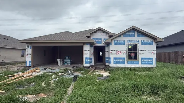 103 Emerald Street, Portland, TX 78374
