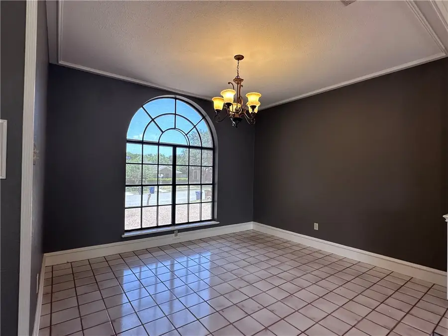 3906 Mckinzie, Corpus Christi, TX 78410 - #3