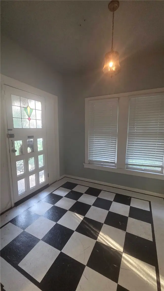 629 W Henrietta Avenue, Kingsville, TX 78363 - #2