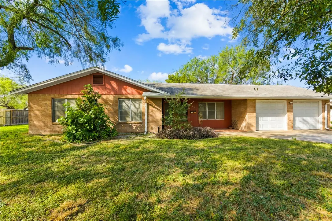 706 E Henderson Street, Bishop, TX 78343 - #1