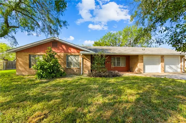 706 E Henderson Street, Bishop, TX 78343
