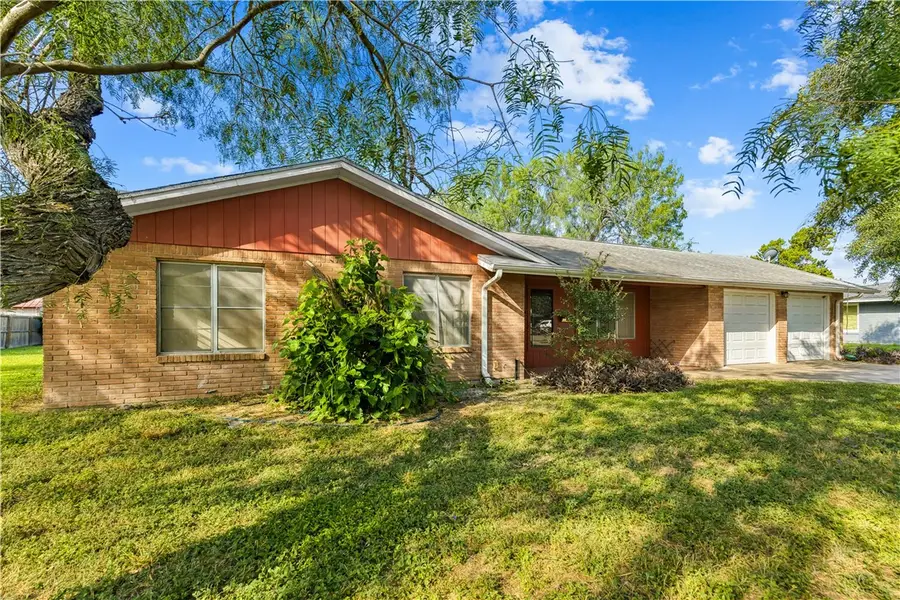 706 E Henderson Street, Bishop, TX 78343 - #2