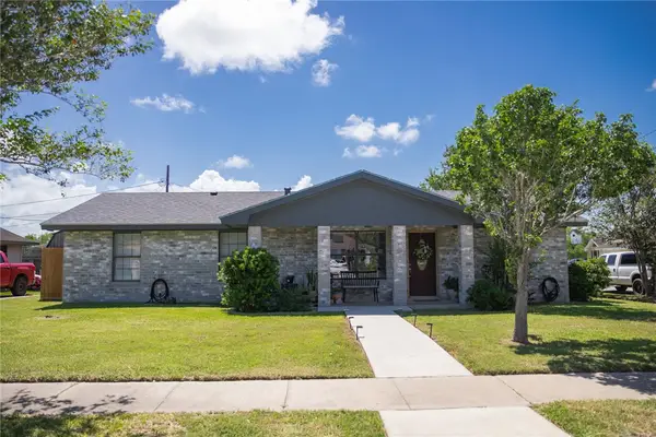 302 Lone Oak Court, Bishop, TX 78343