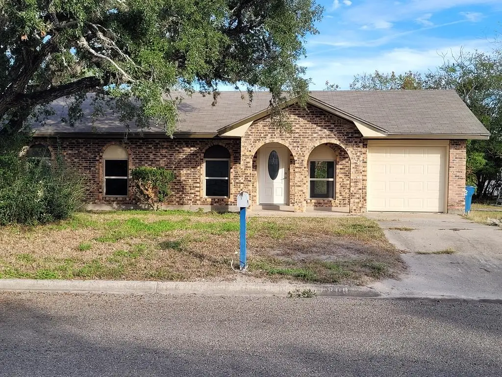 900 E 3rd Street, Sinton, TX 78387 - #1
