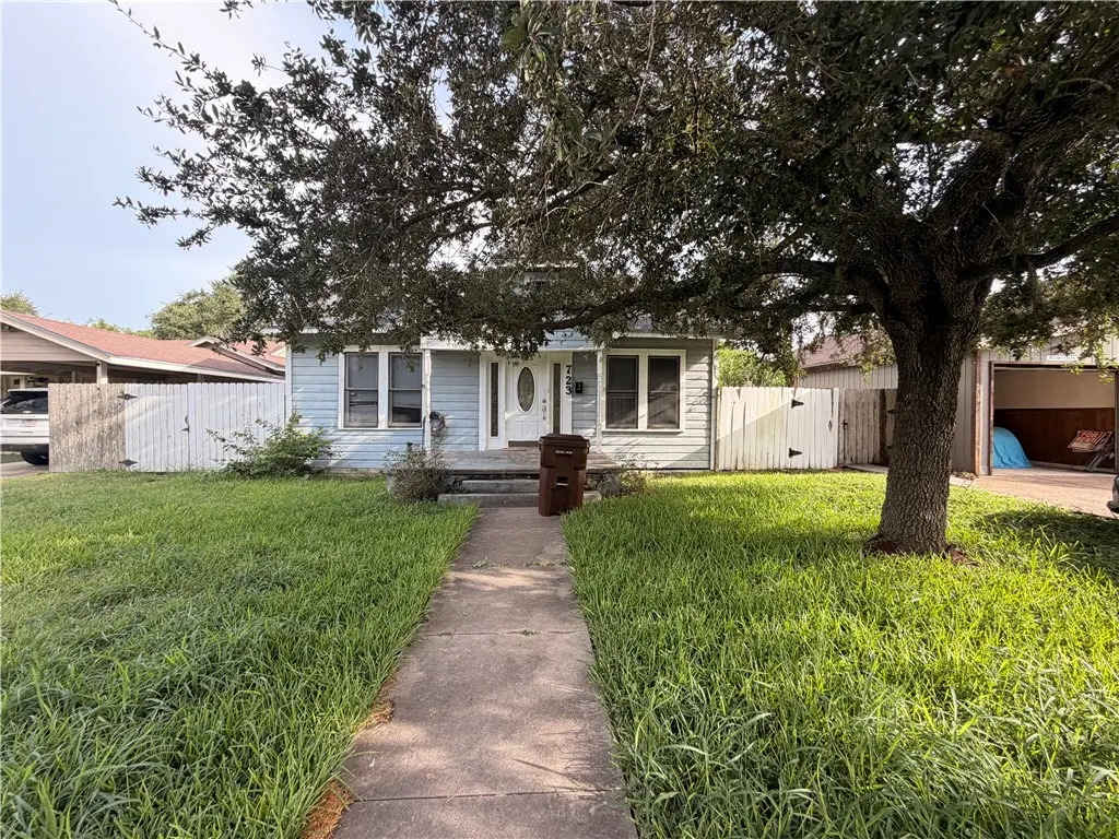 723 W Alice Avenue, Kingsville, TX 78363 - #1