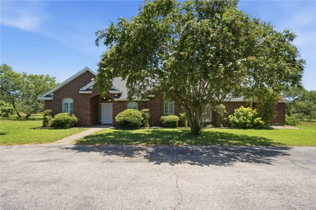 120 County Road 317 Circle #V, George West, TX 78022 - #1