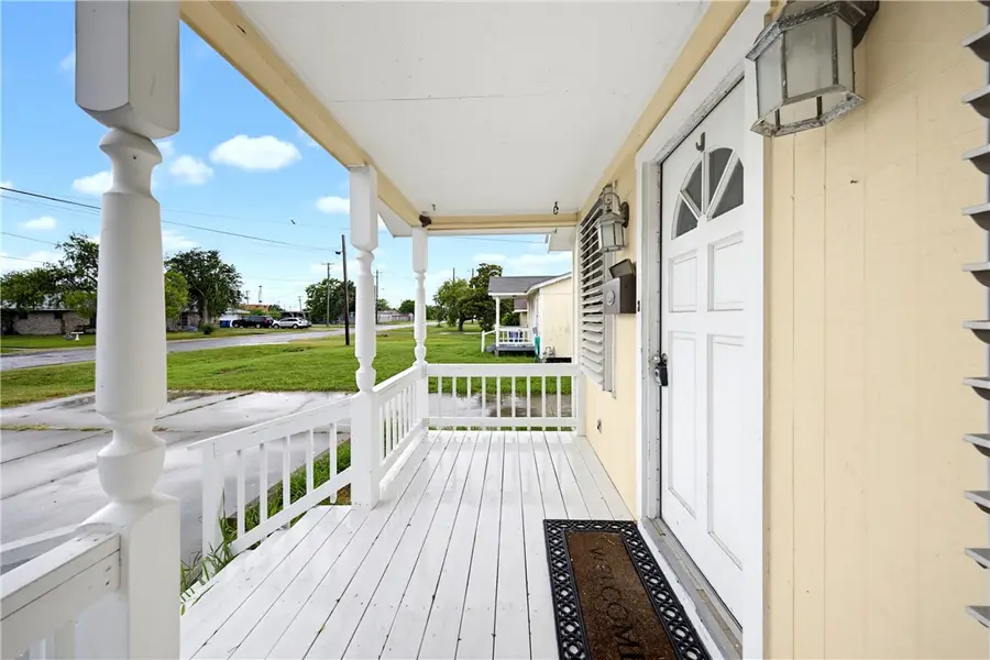 413 E Fulton Street, Sinton, TX 78387 - #3