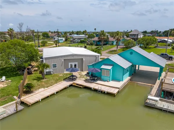 220 W Sagebrush Street, Rockport, TX 78382