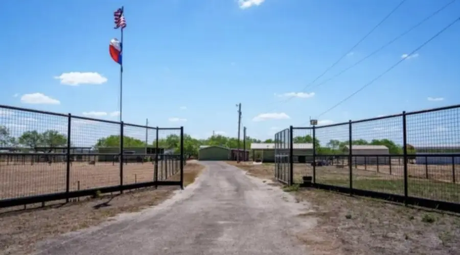 200 W Cr 418, Premont, TX 78375 - #2