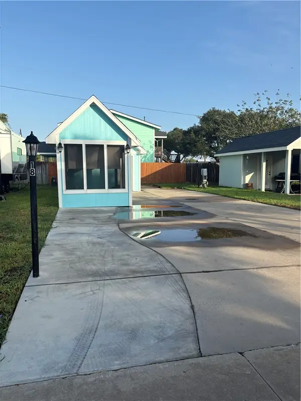 1406 W Corpus Christi Street, Rockport, TX 78382