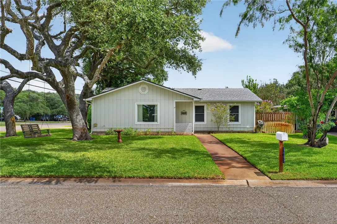 1902 Glass Avenue, Rockport, TX 78382 - #1