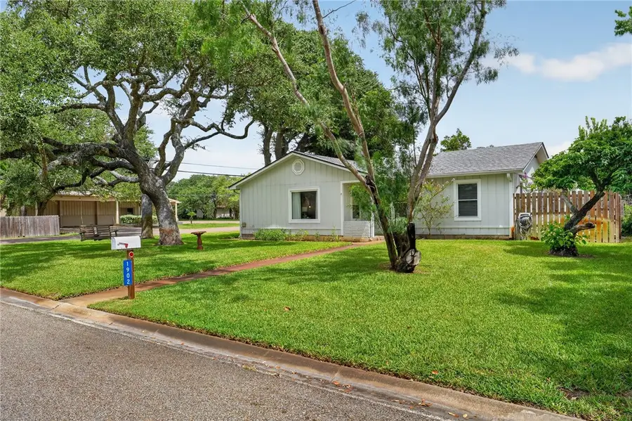 1902 Glass Avenue, Rockport, TX 78382 - #2