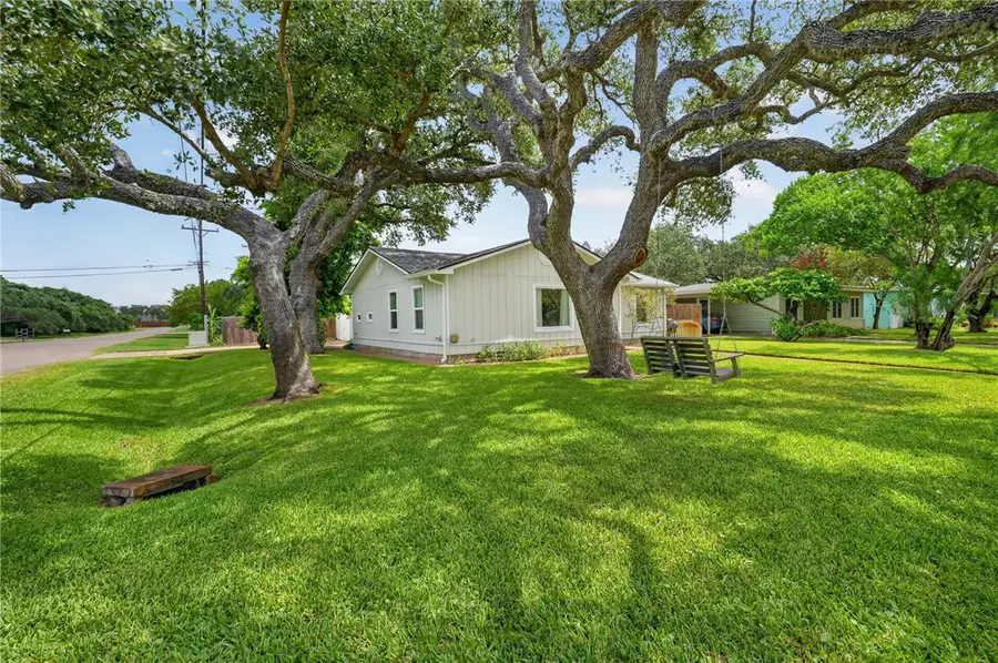 1902 Glass Avenue, Rockport, TX 78382 - #3