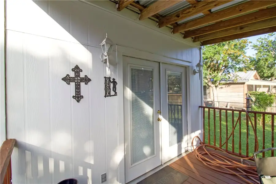 907 N Tyler Street, Beeville, TX 78102 - #3