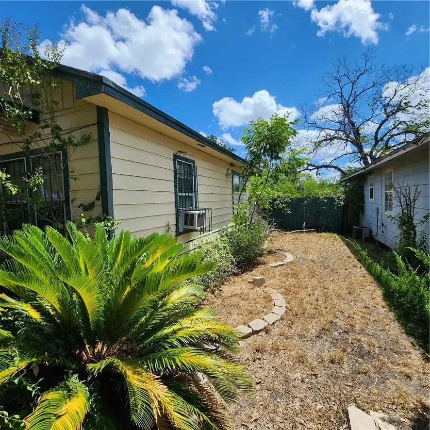 718 E Avenue E, Robstown, TX 78380 - #2