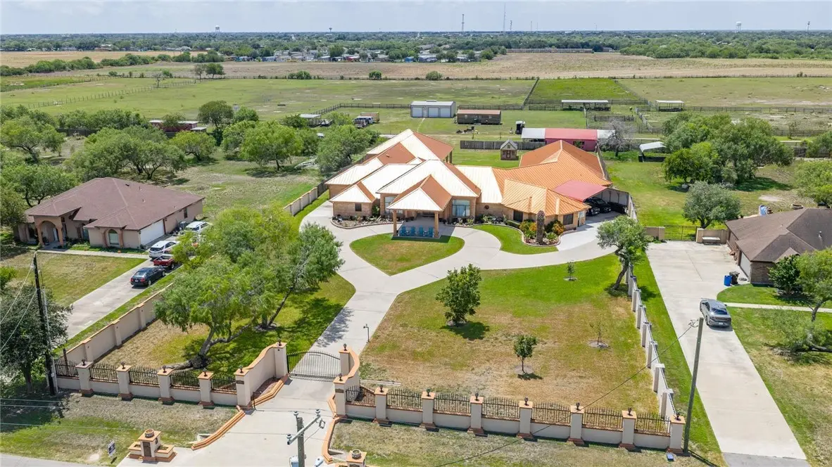 221 W Sage, Kingsville, TX 78363 - #1