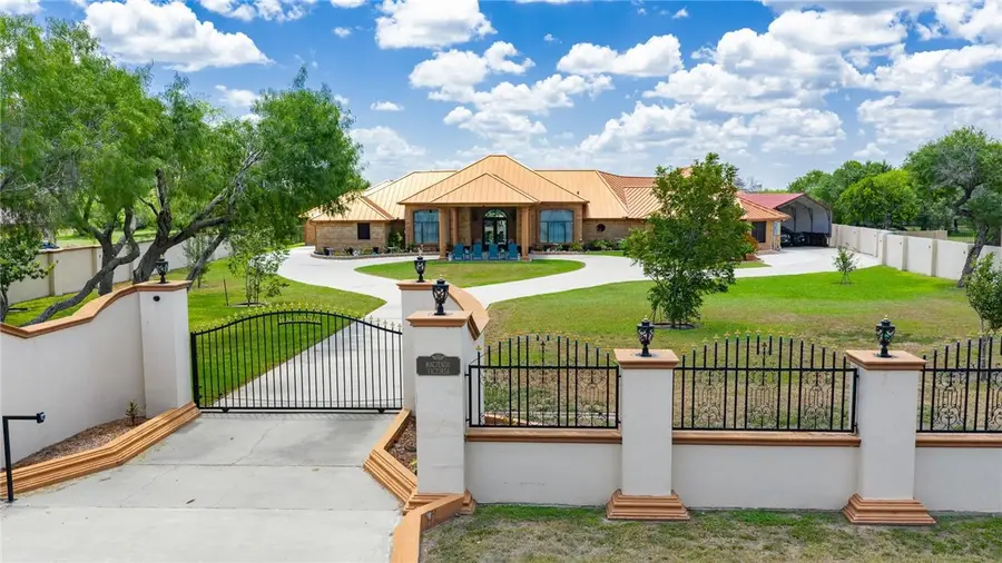 221 W Sage, Kingsville, TX 78363 - #2