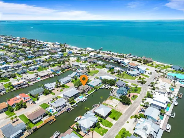 4 Pelican Drive, Rockport, TX 78382