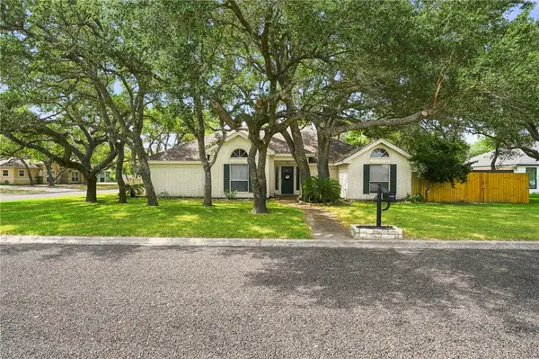 102 Cypress Point, Rockport, TX 78382