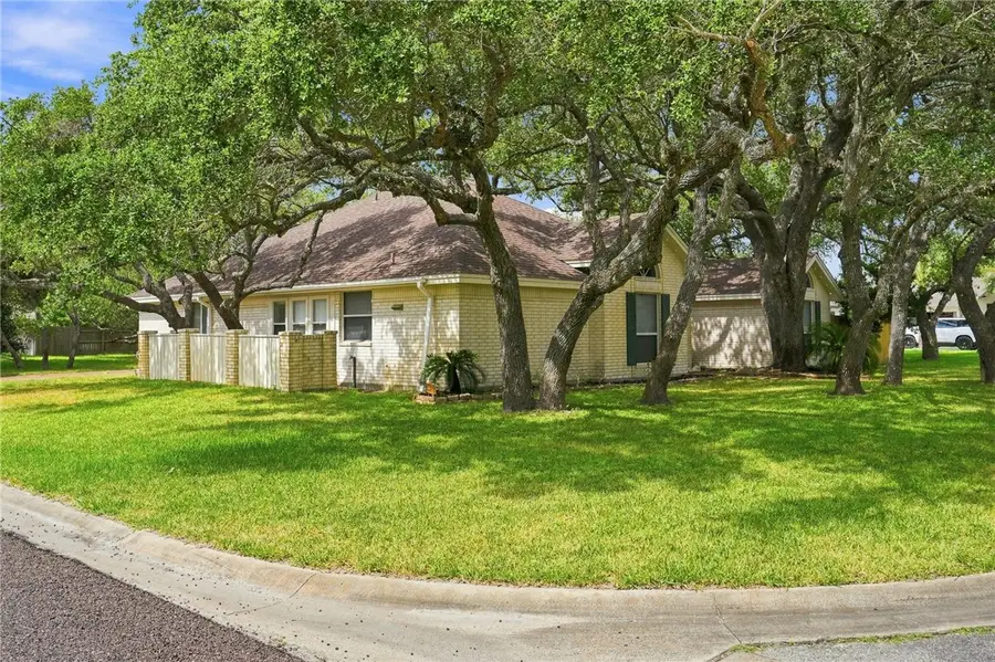 102 Cypress Point, Rockport, TX 78382 - #2