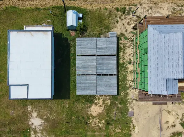 236 W Forest Oak Lane, Rockport, TX 78382