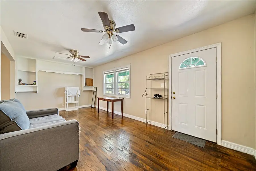 809 E Shelton Street, Kingsville, TX 78363 - #3