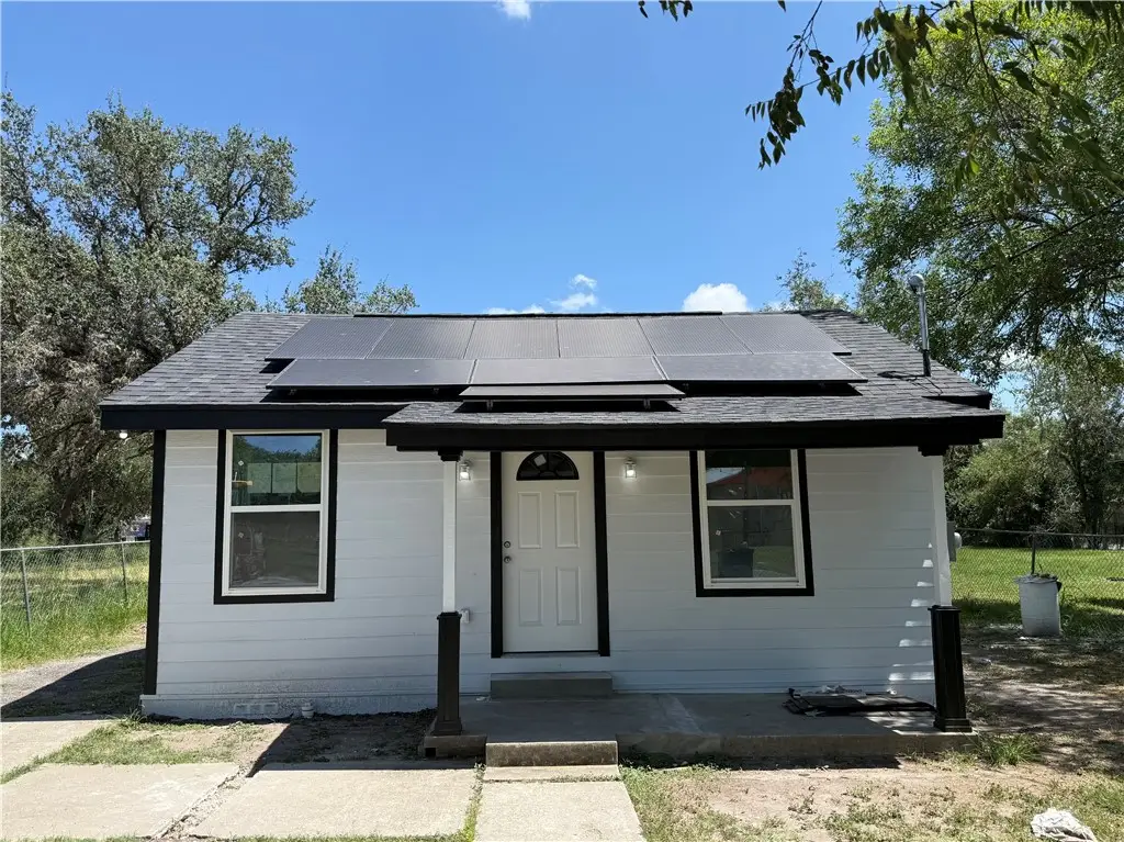 509 W Sylvia Street, Beeville, TX 78102 - #1