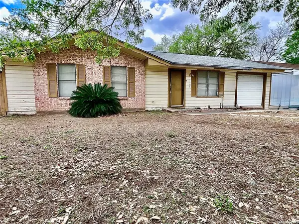 1106 E Hutchinson Street E, Beeville, TX 78102
