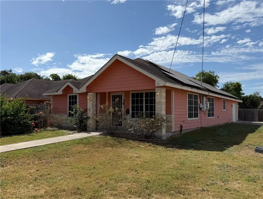 400 Hobbs Avenue, Alice, TX 78332 - #2