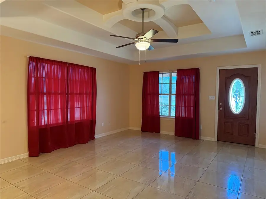 400 Hobbs Avenue, Alice, TX 78332 - #3