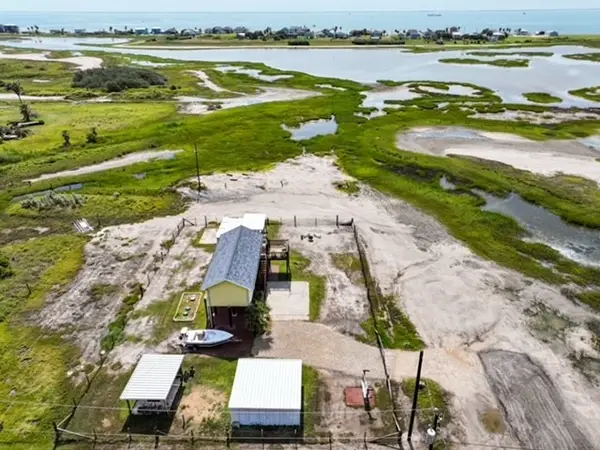 326 E Tenth Street, Rockport, TX 78382