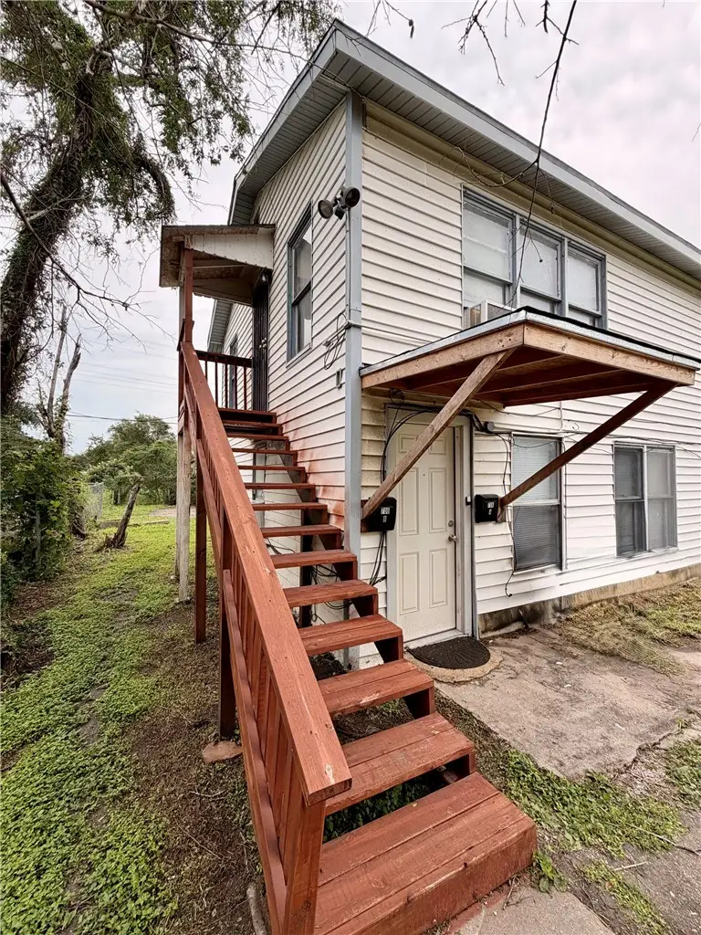 706 W Nettie Avenue, Kingsville, TX 78363 - #2