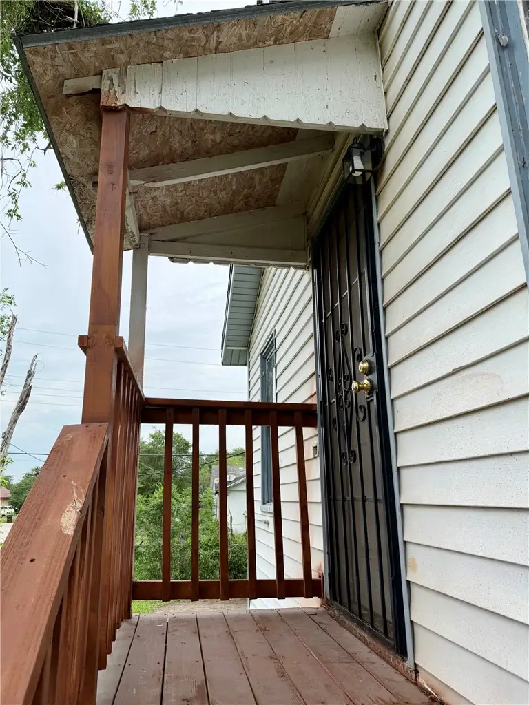 706 W Nettie Avenue, Kingsville, TX 78363 - #3