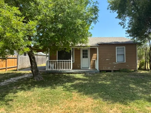 1240 E Nettie Avenue, Kingsville, TX 78363 - #1