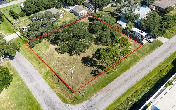 606 Fulton Avenue, Rockport, TX 78382