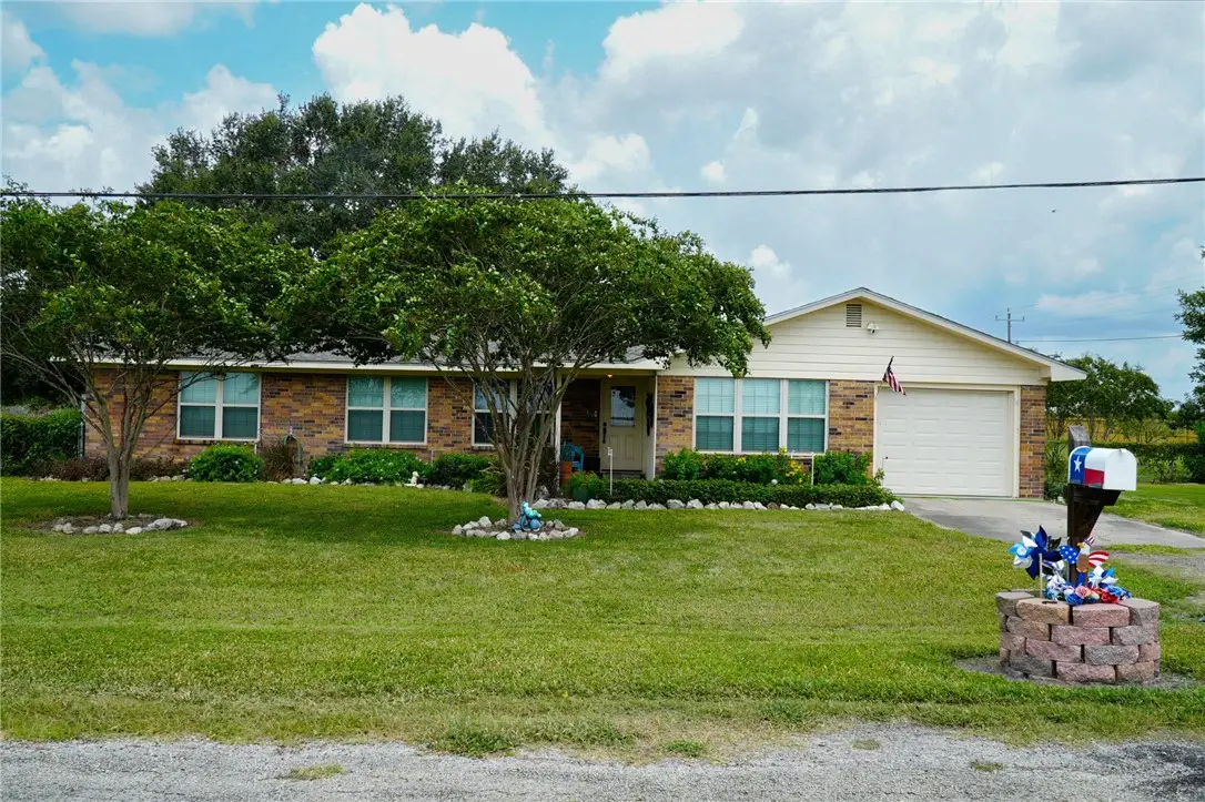 112 Oak, Beeville, TX 78102 - #1