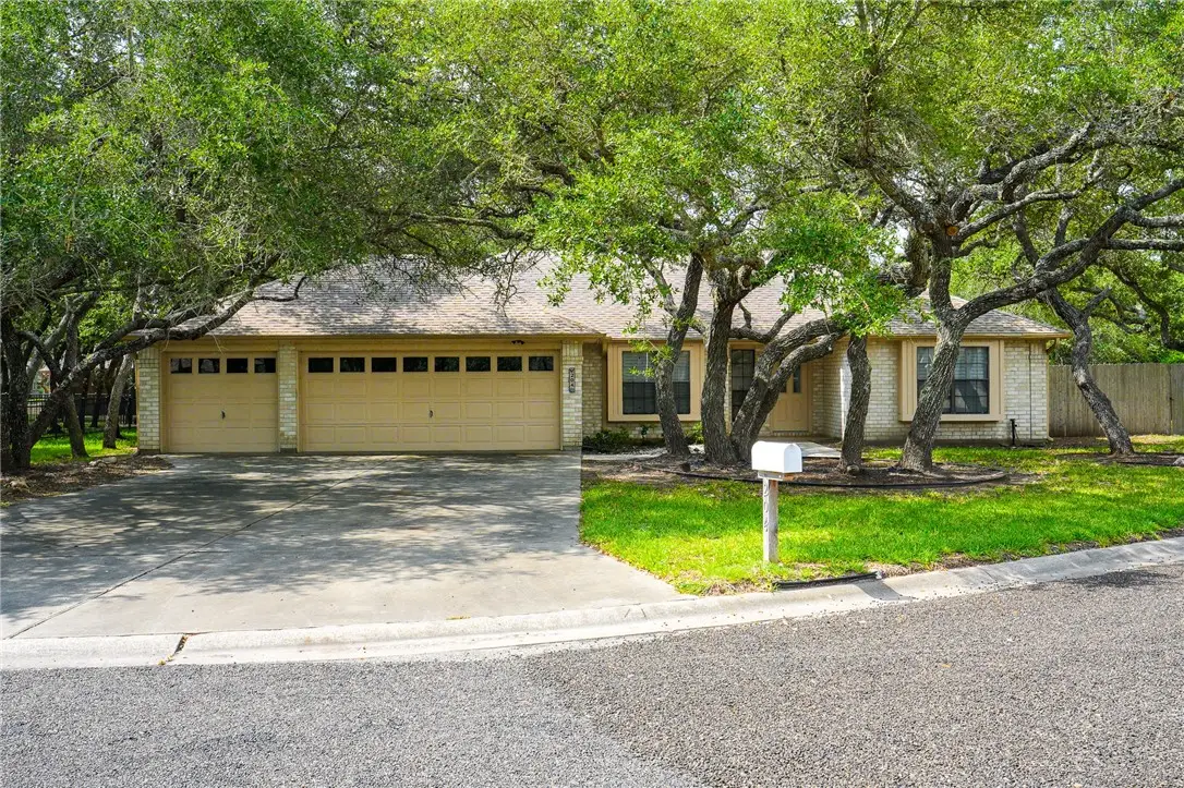 204 Highlands Drive, Rockport, TX 78382 - #1