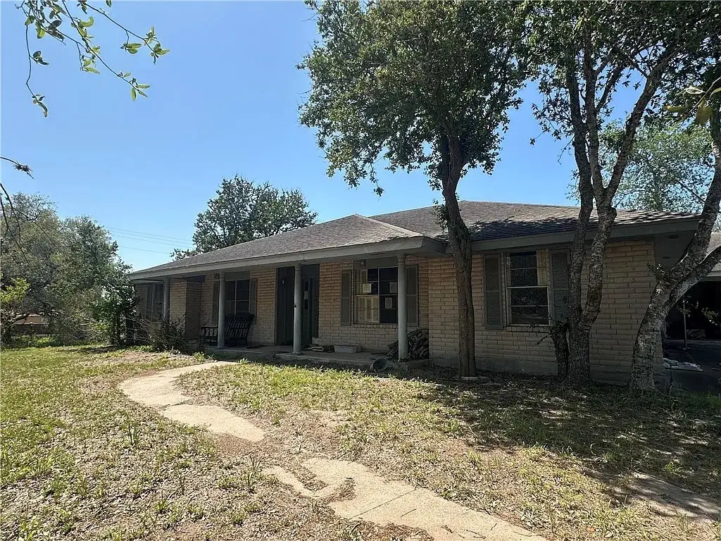 5851 Yucca, Beeville, TX 78102 - #1