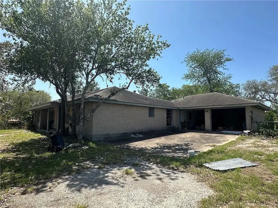 5851 Yucca, Beeville, TX 78102 - #2